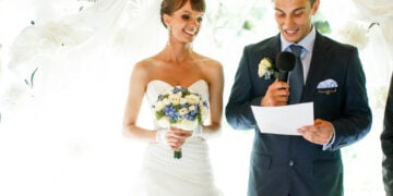 Do The Bride And Groom Have To Give A Speech At Their Wedding Reception?