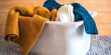 How to unshrink woolen clothes?