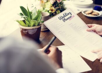 Choosing a wedding planner made easy with this top 5 list